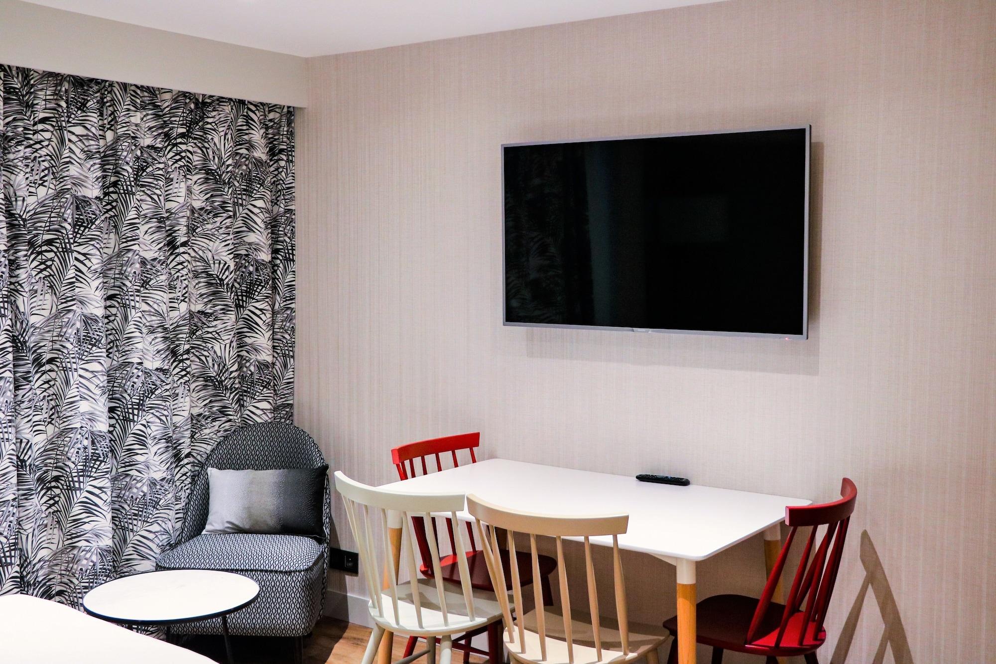 Aparthotel Cadet 4*